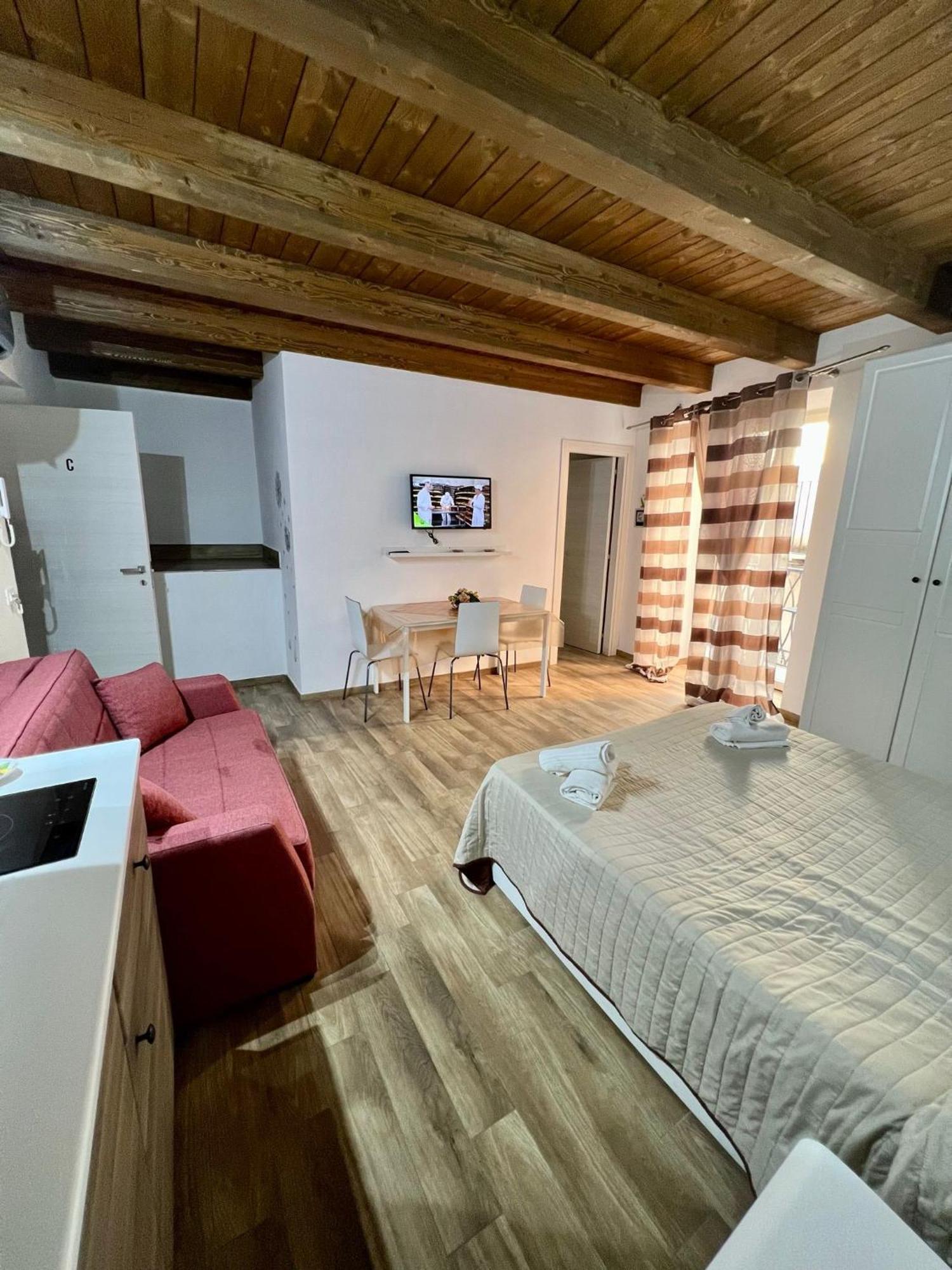 67 Rooms Чефалу Екстер'єр фото