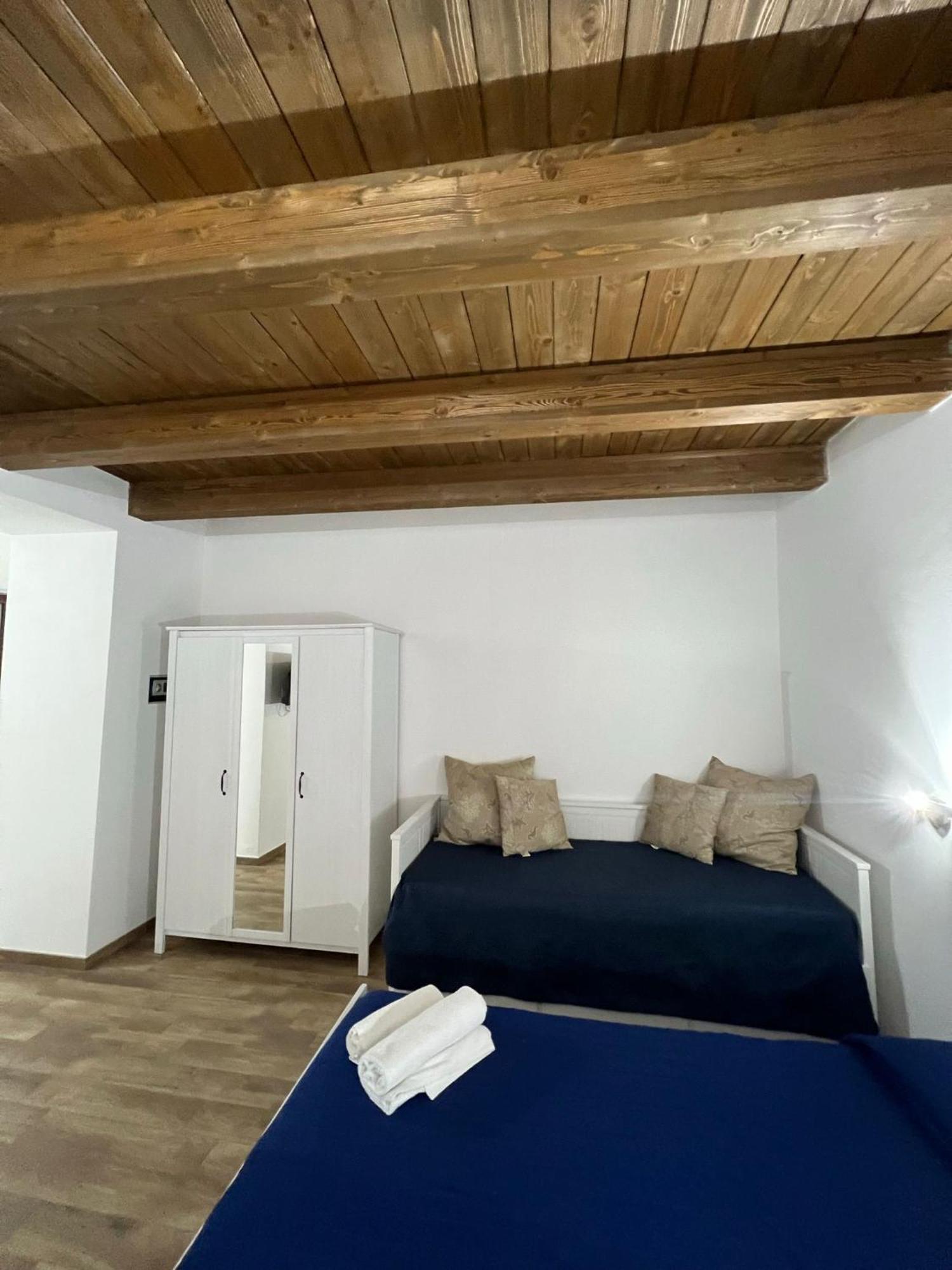 67 Rooms Чефалу Екстер'єр фото